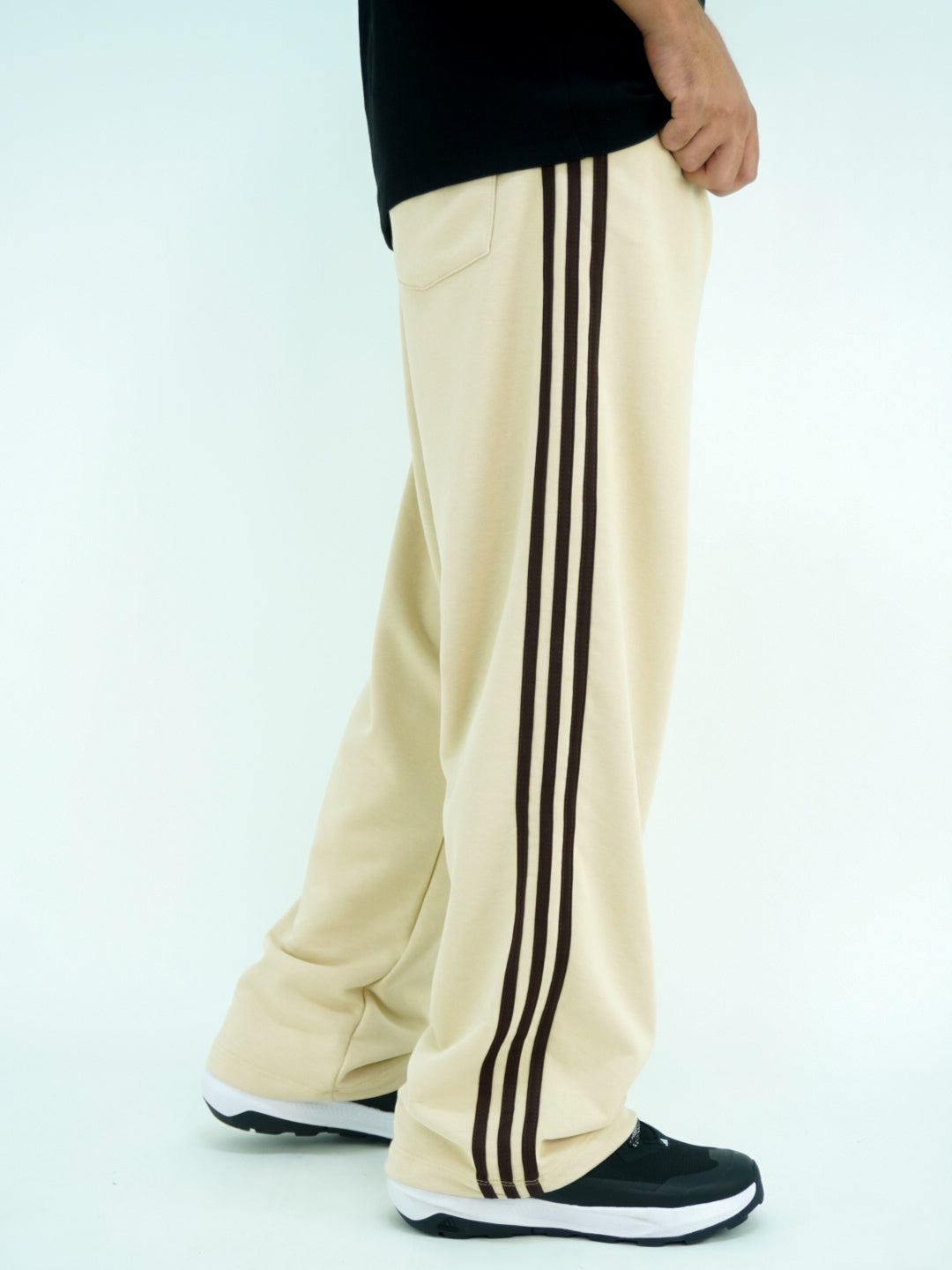 Beige - Three line jogger