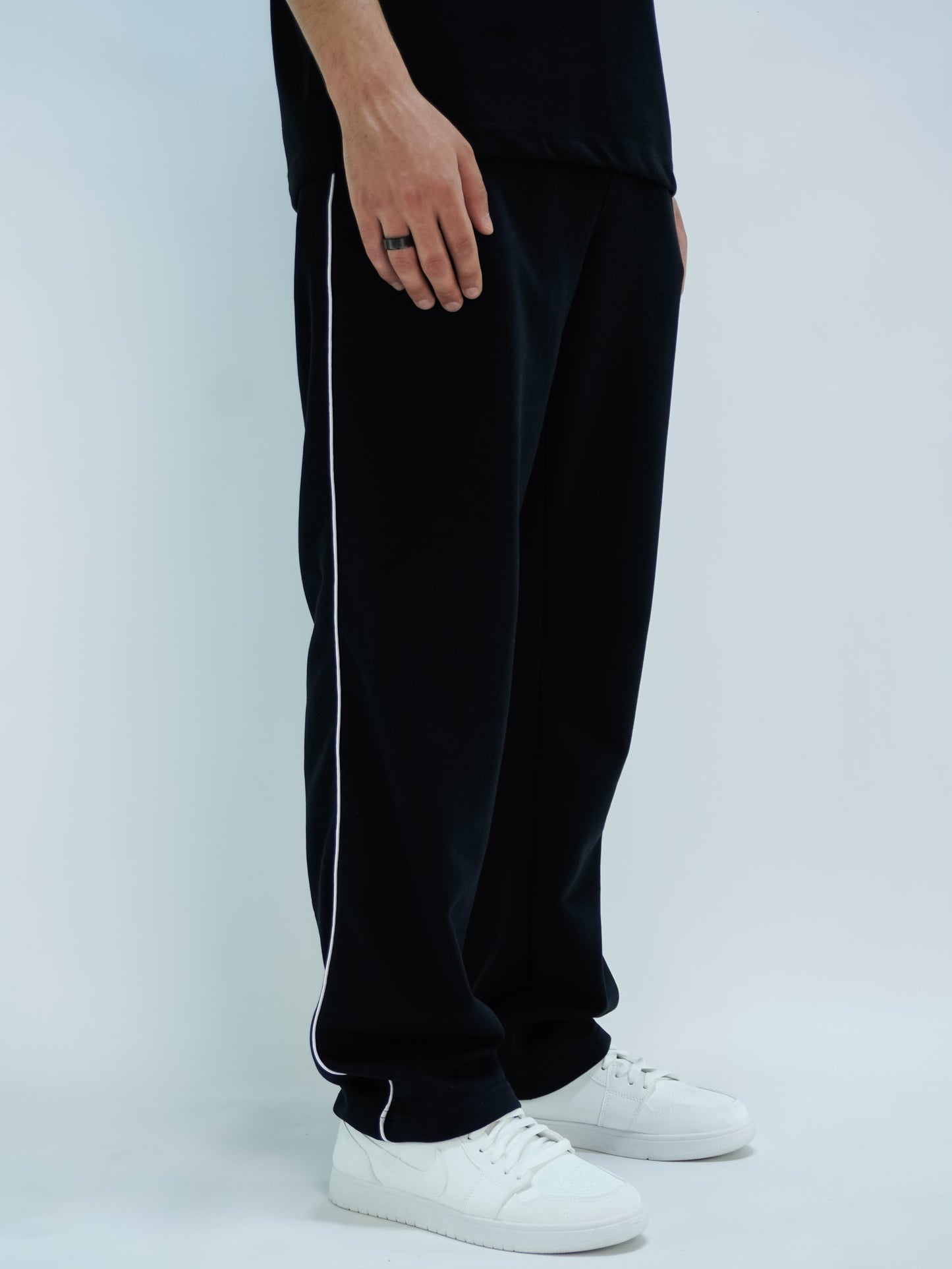 Black - Wide leg jogger pants