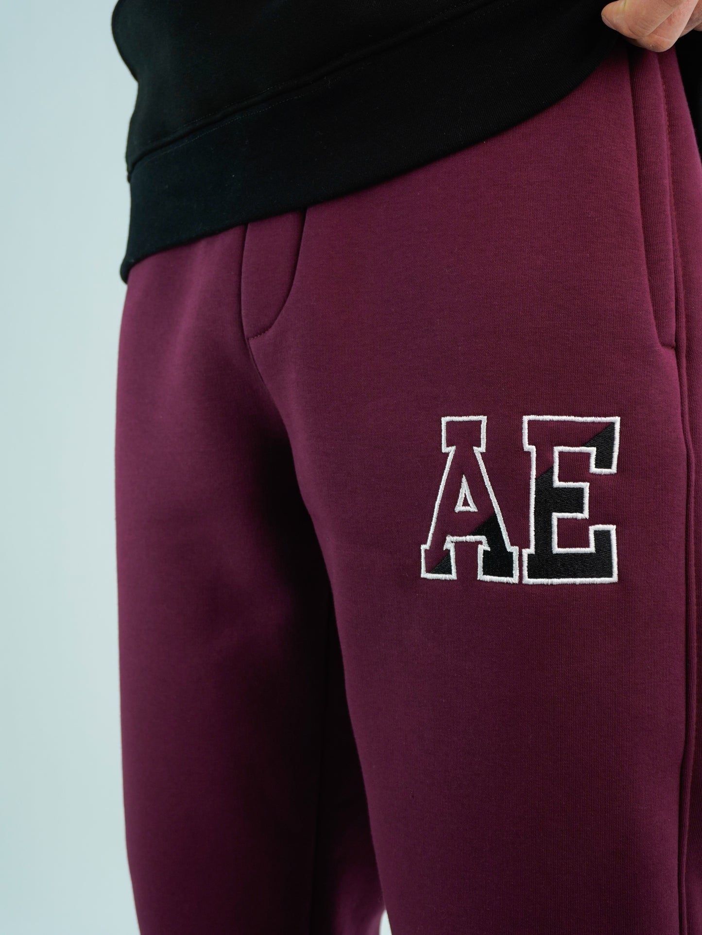 Burgandy - AE wide-leg jogger