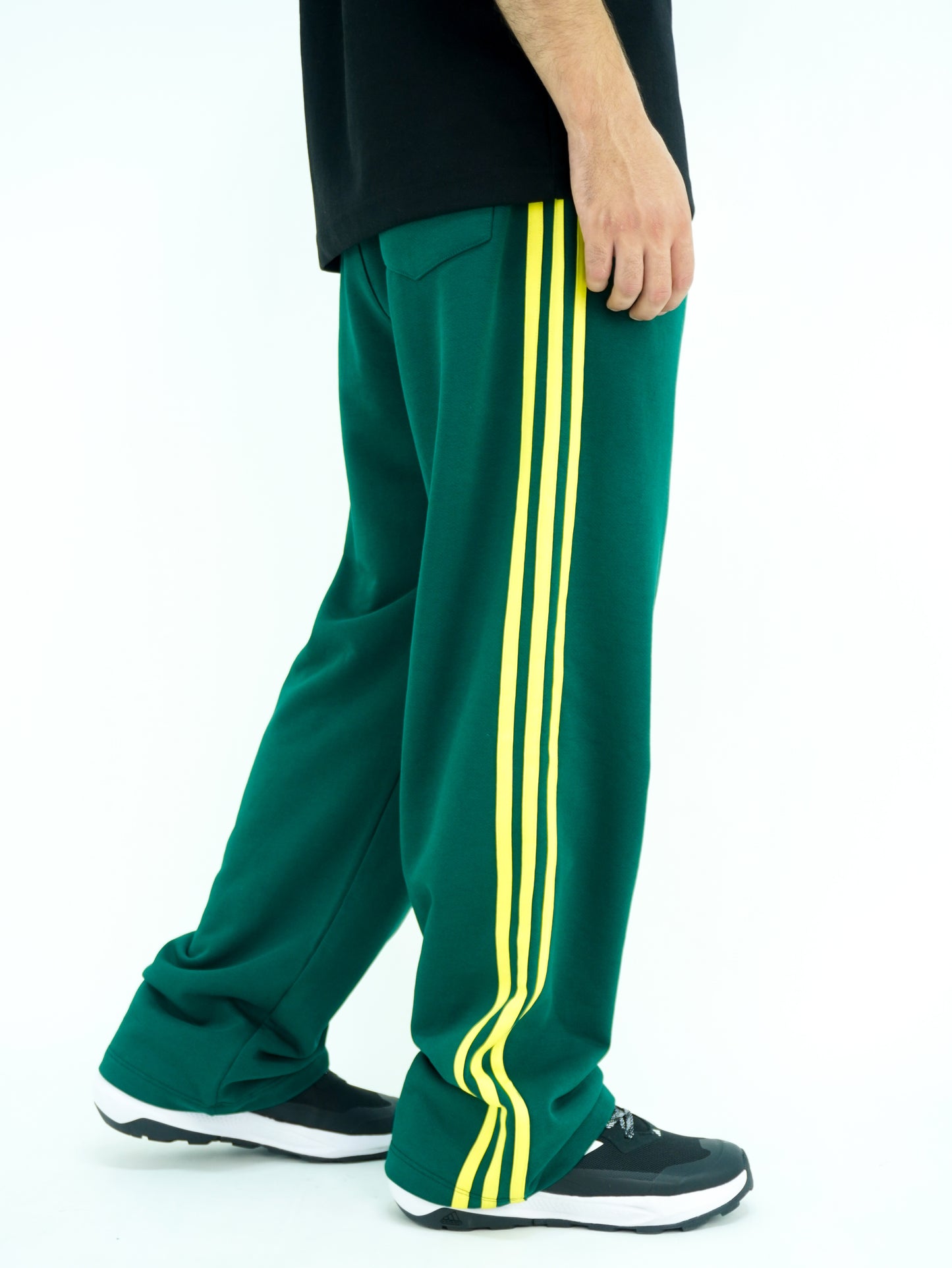 Olive - Three line jogger