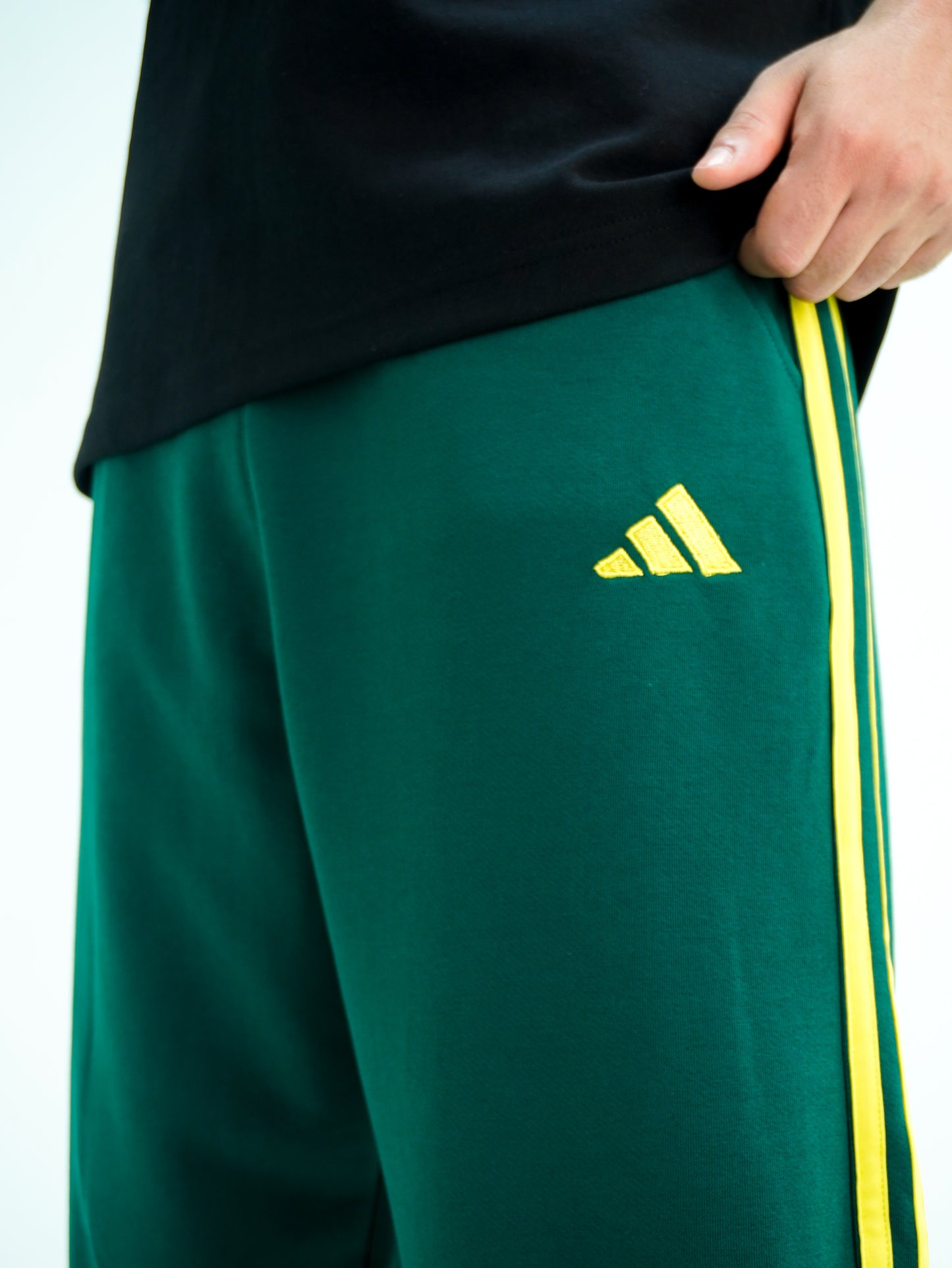 Olive - Three line jogger