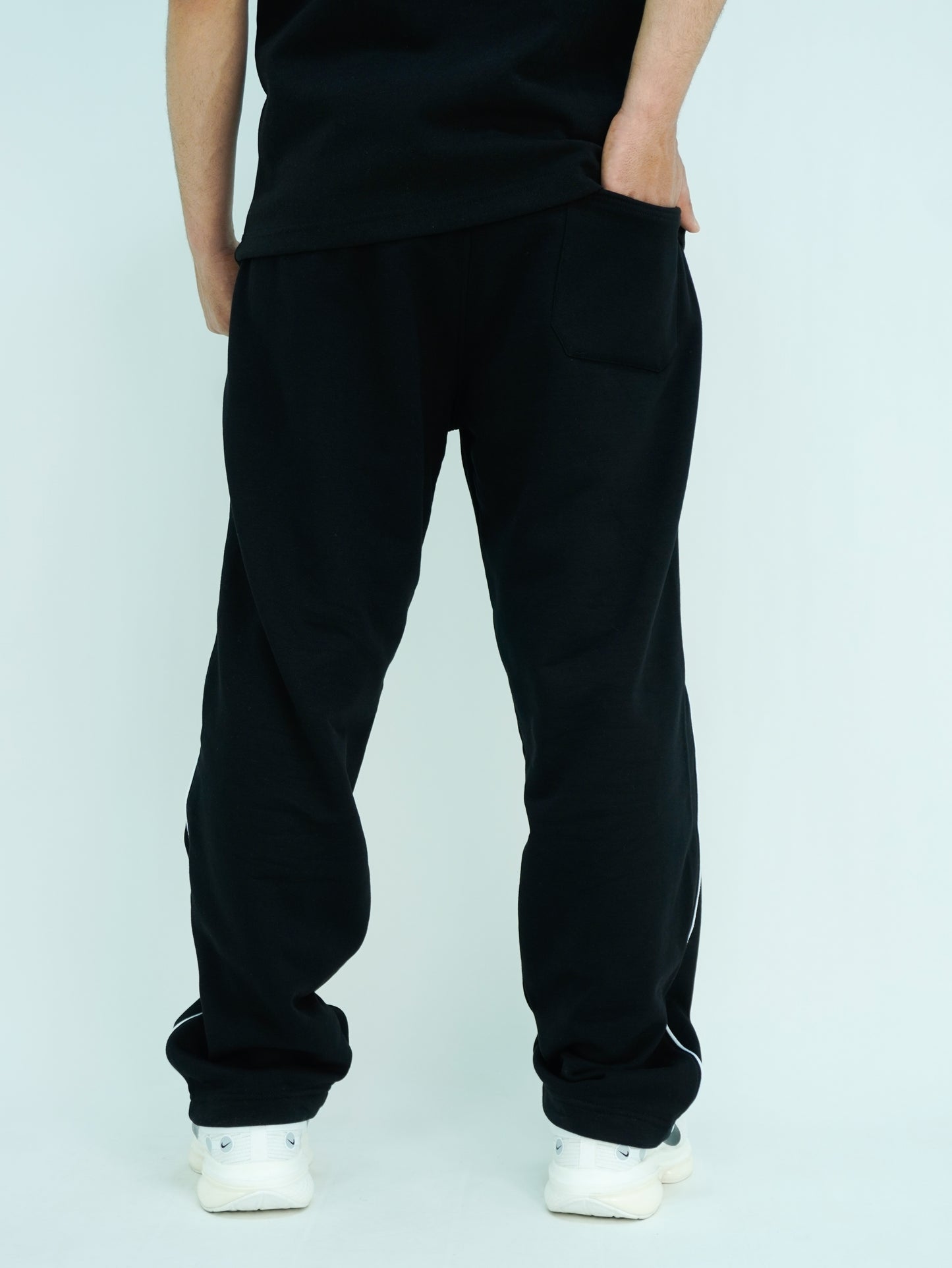 Black - Wide leg jogger pants