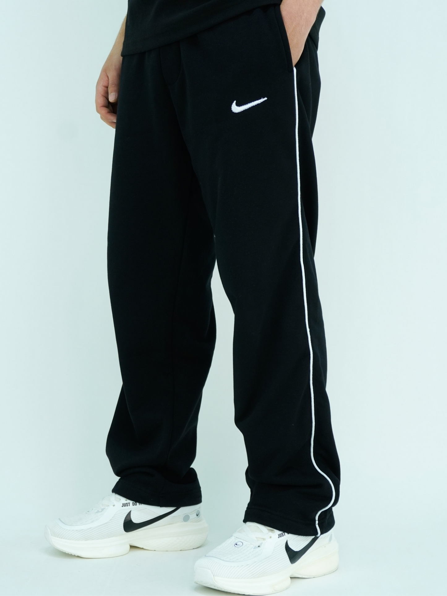 Black - Wide leg jogger pants