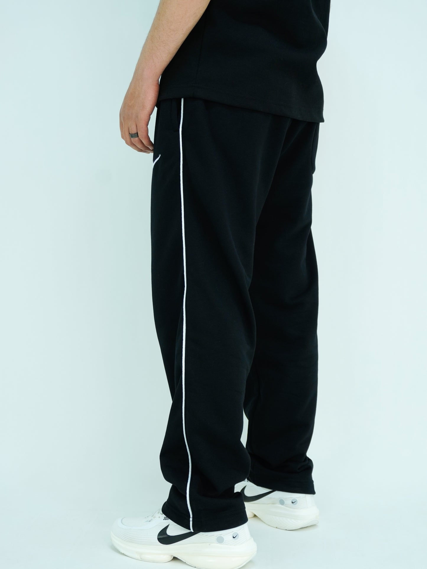 Black - Wide leg jogger pants