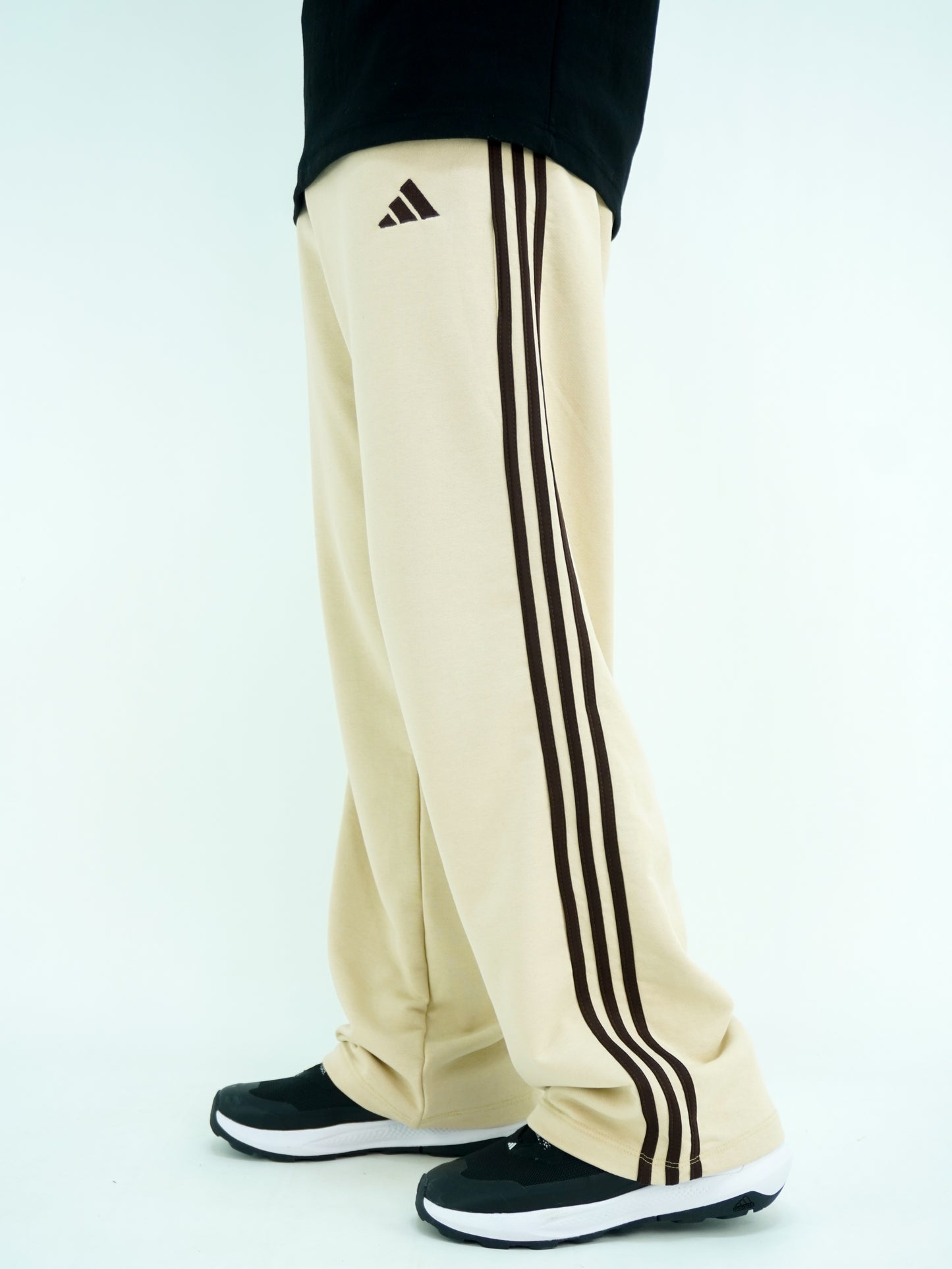 Beige - Three line jogger