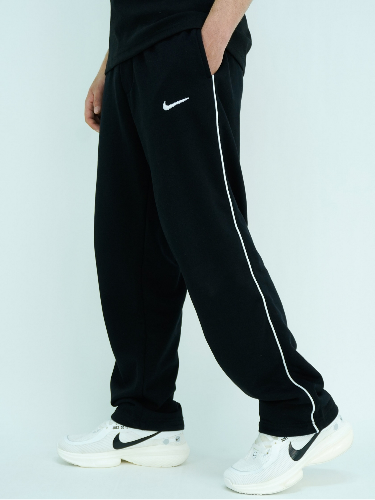 Black - Wide leg jogger pants